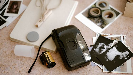 Meno schermi, più mani: il ritorno degli hobby analogici