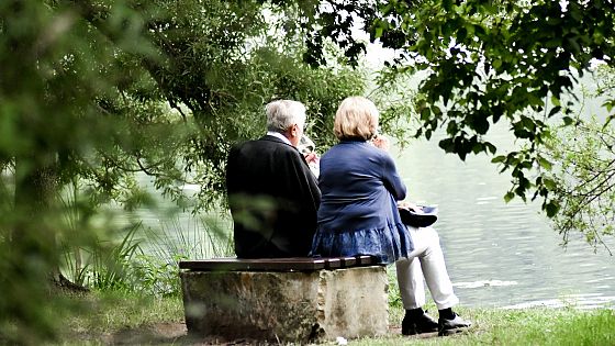 Anziani europei sempre più poveri: la denuncia dell'agenzia di Francoforte