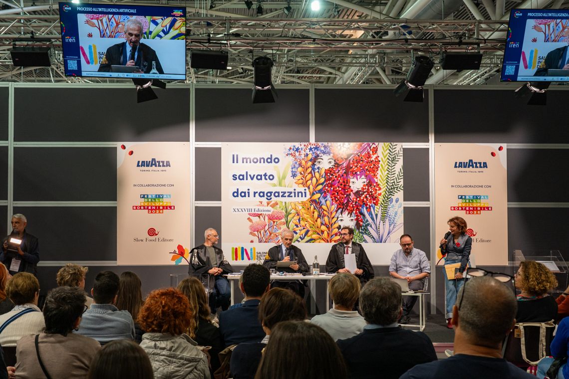 L’intelligenza artificiale assolta al Salone del Libro: “Ora imputati gli esseri umani”