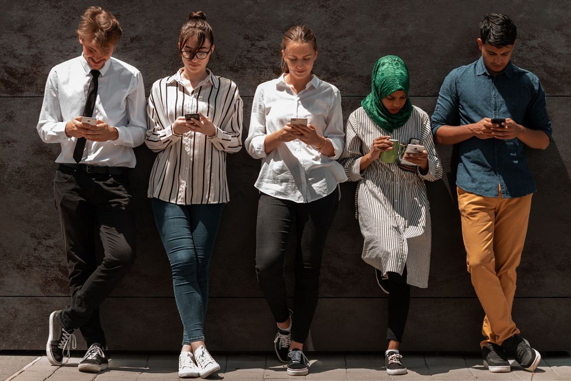 Rispondere al telefono non va più di moda, secondo Gen Z e Millennials