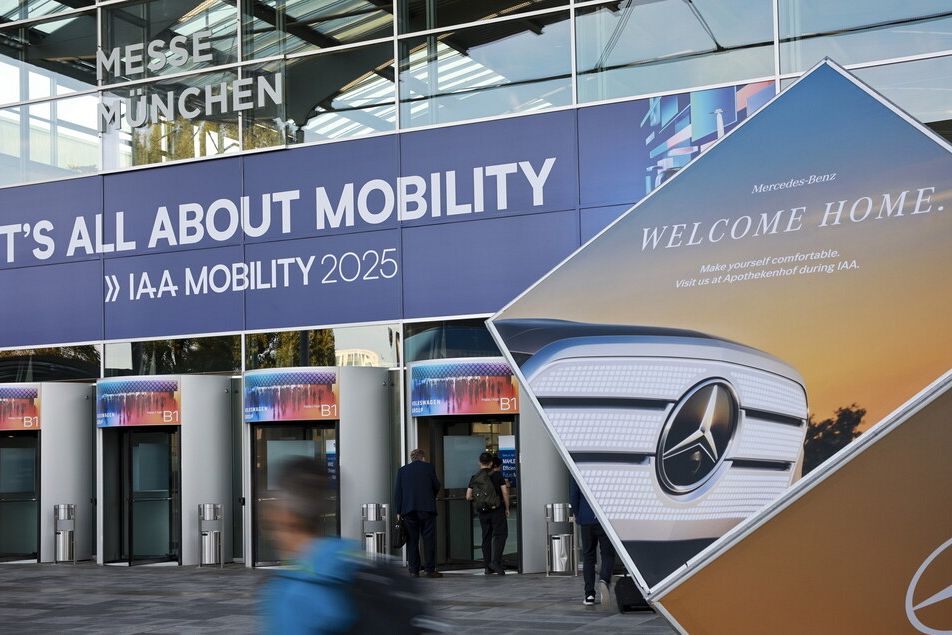 Dalle auto a guida autonoma al ritardo sull’elettrico, l’automotive europeo deve cambiare marcia