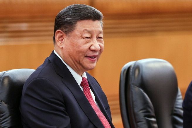 Il doppiogioco della Cina, rinnovabili in casa, carbone nei nuovi Brics
