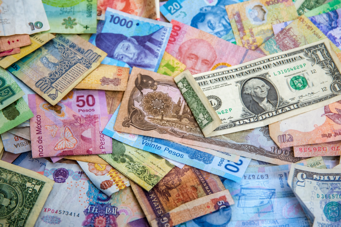 Un mondo sempre più a debito: quando gli interessi sottraggono risorse al futuro