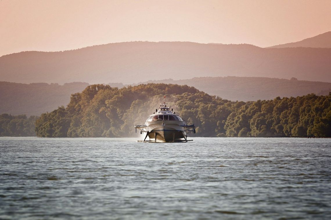 Gli aliscafi elettrici potrebbero cambiare le città costiere: ecco i nuovi prototipi